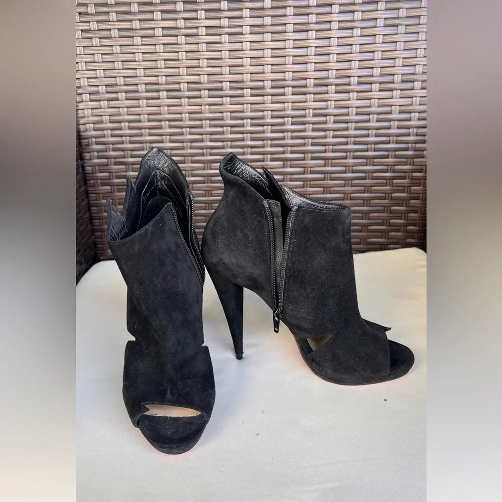 Christian Louboutin, size 8, very good condition. - Picture 3 of 3